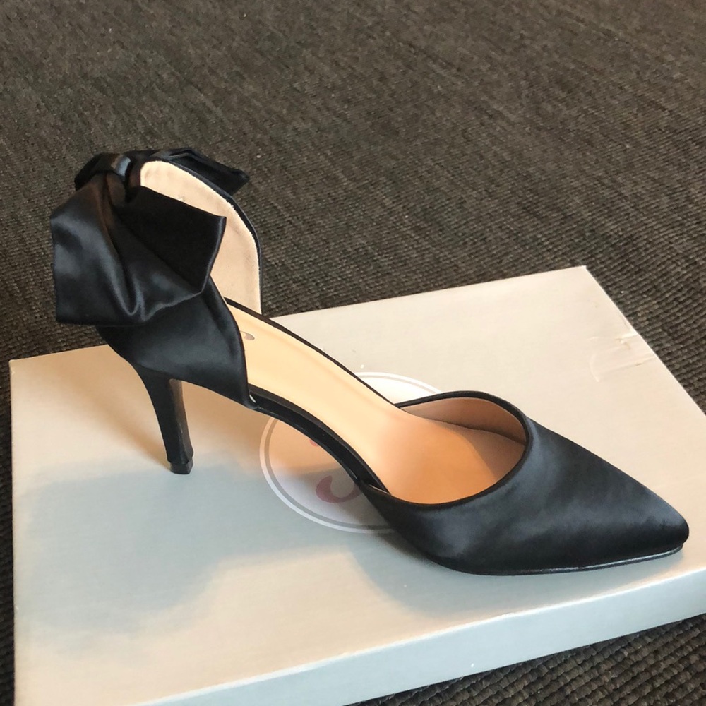 Never worn Black pumps with bows